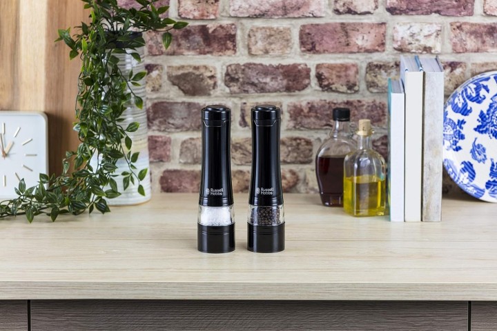 "Russell Hobbs" pipra- ja soolaveskid 28010-56 | 2